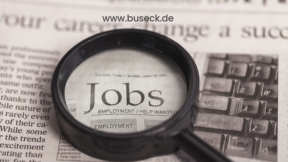 Lupe die das Wort "Jobs" vergrößert