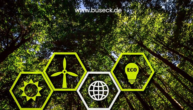 Energiesymbole vor einem grünen Wald